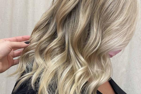Hair Bleaching: All You Need to Know Before Going Bleach Blonde